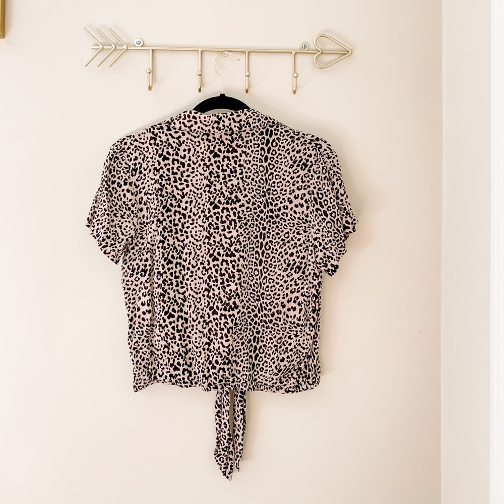 No Boundaries short-sleeve leopard print blouse - Picture 2 of 2